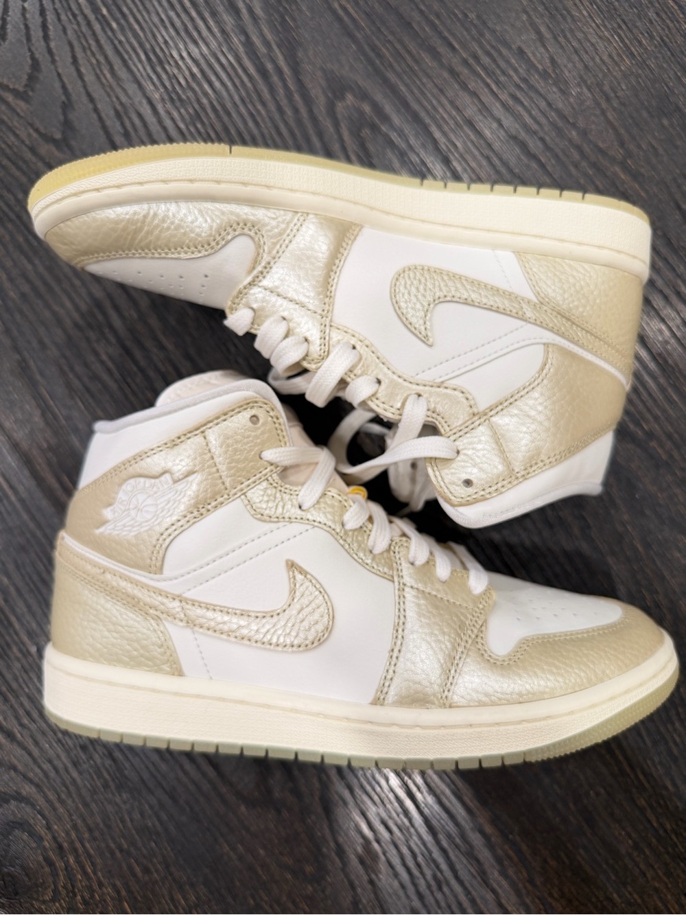 Jordan 1 Mid SE Metallic Team Gold Women's size 9